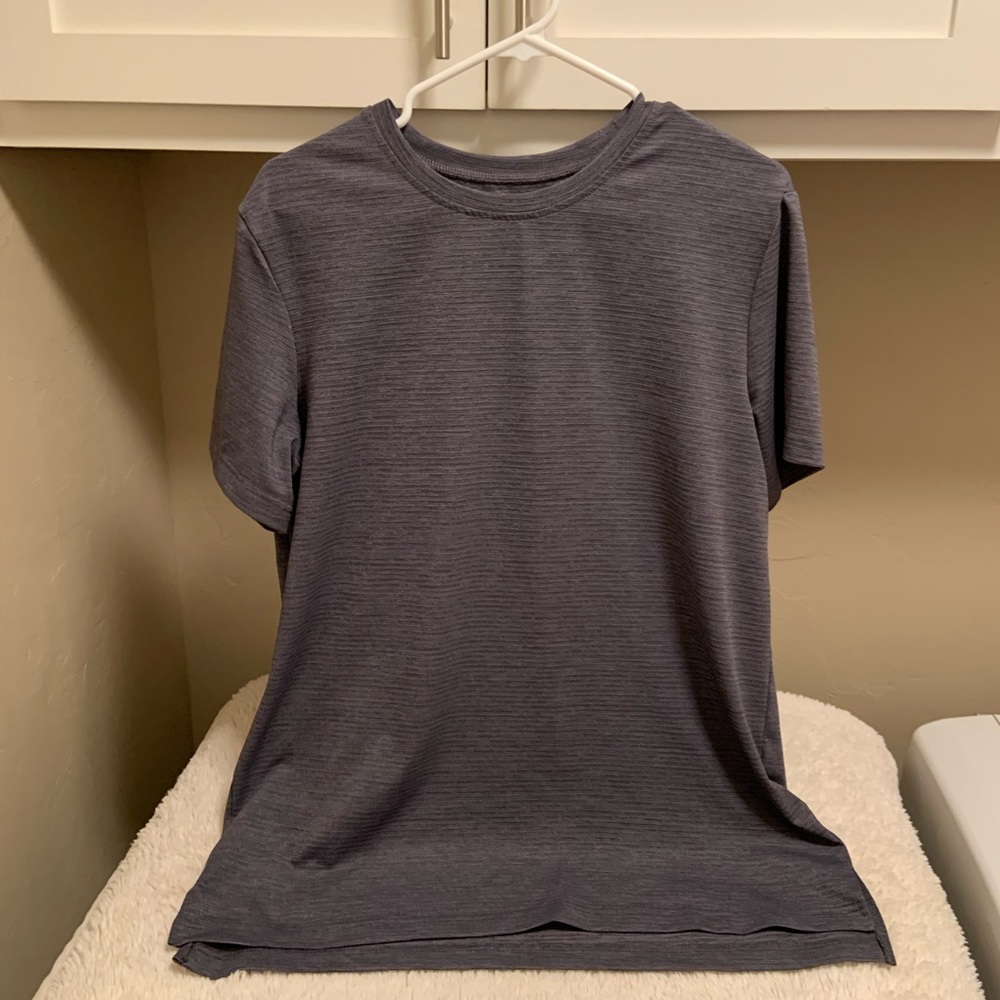 Zyia Men Size Large Grey Shirt